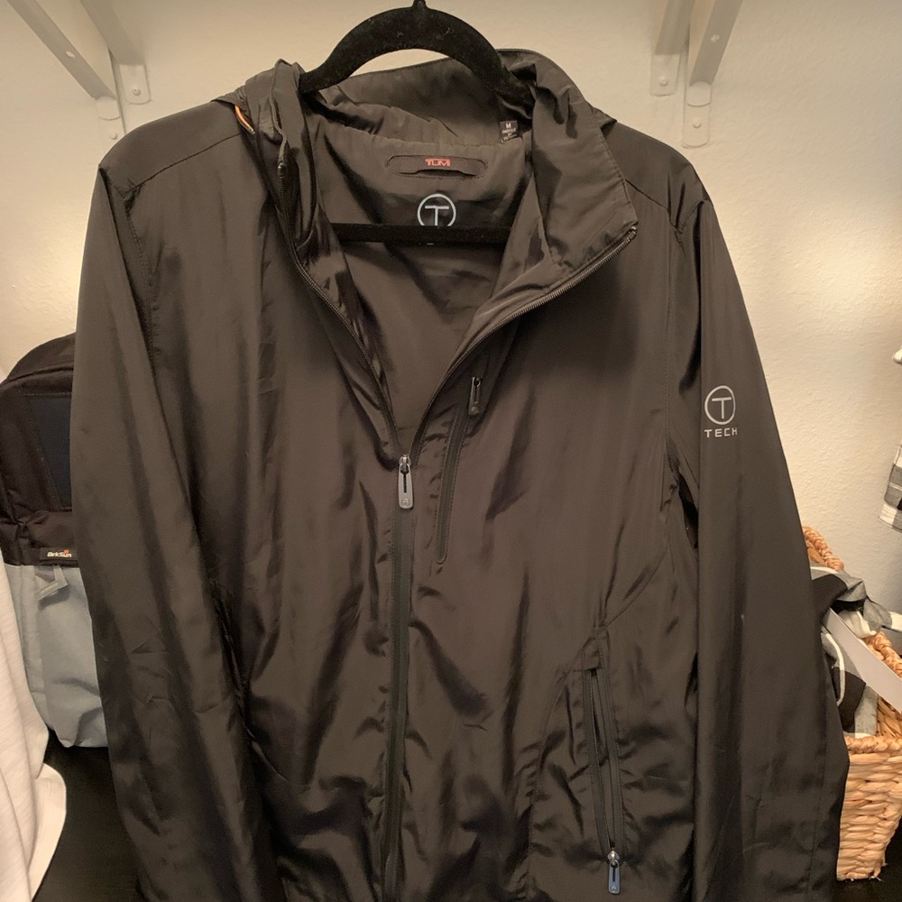 Tumi Tech raincoat with hood. Large. Black
